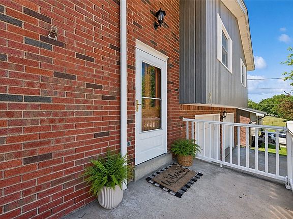 5th image of 5 Waverly Dr