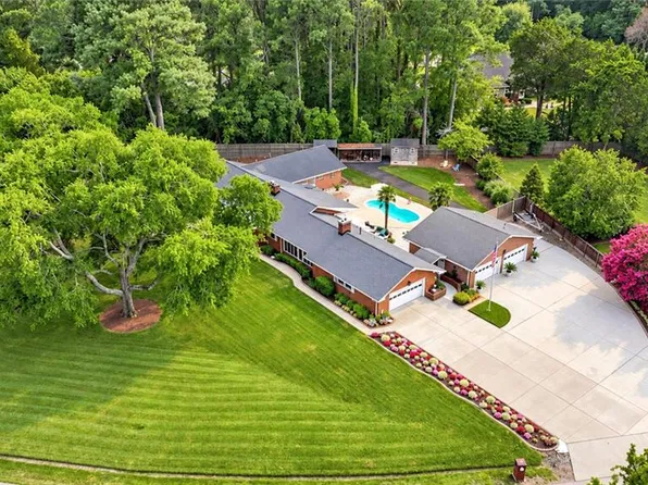 4201 Hermitage Rd, Virginia Beach, VA 23455