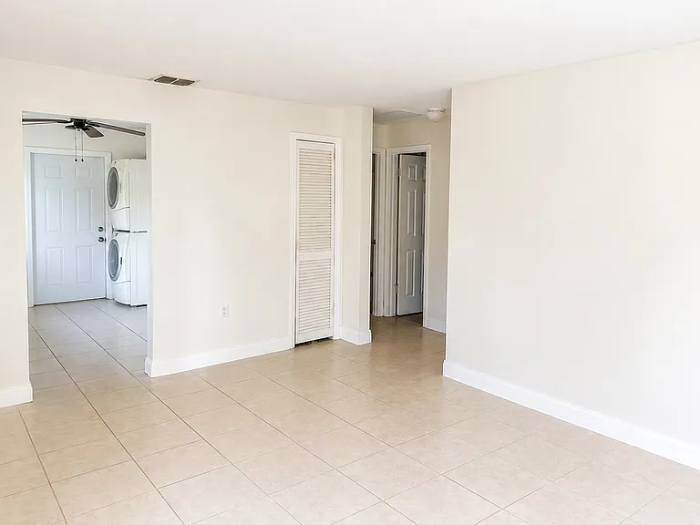1734 Gladys St #2 — Photo 2
