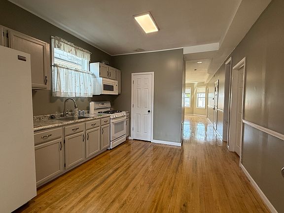 Kitchen 13x11 feet.