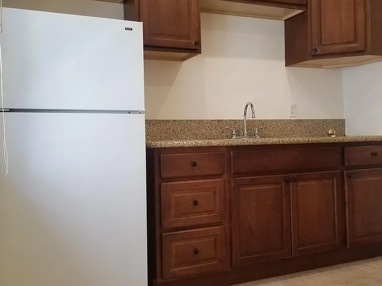 614 S Cloverdale Ave #7 — Photo 10