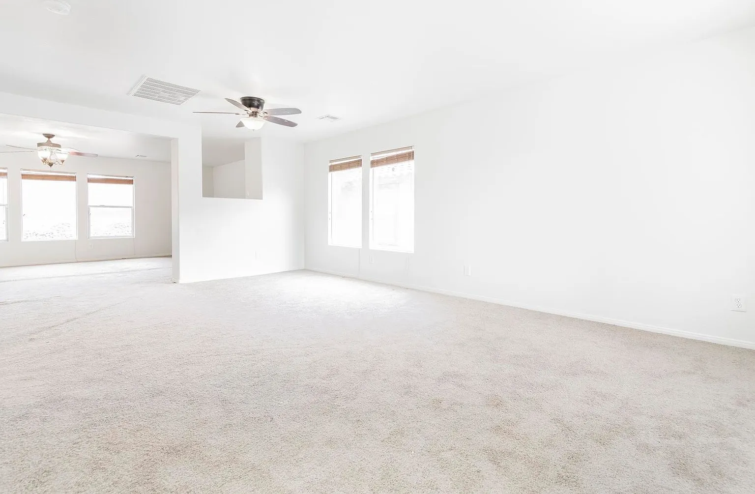 Spacious 4BD + Loft Two-Story in The Vistas at Summerlin All Appliances Included! — Photo 2