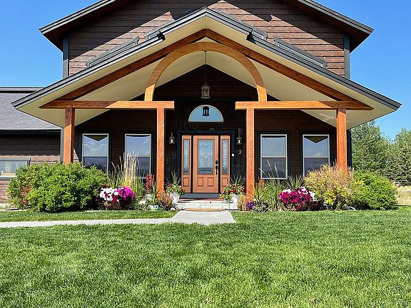 2nd image of 3 Glacier Hills Dr