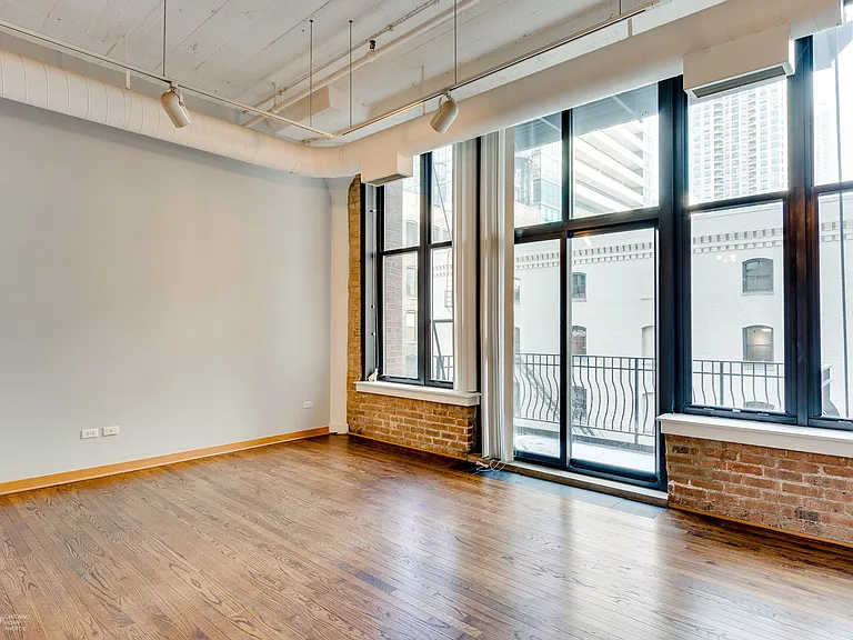 333 W Hubbard St #412 — Photo 4