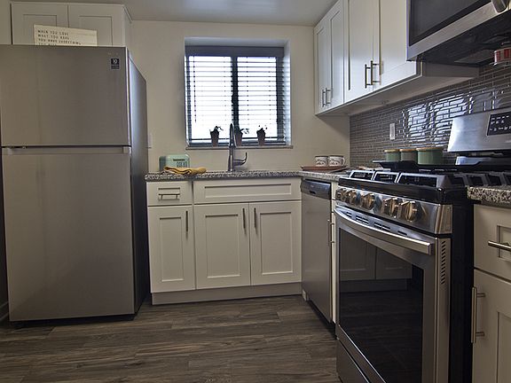 3rd image of 841 California Ave #606