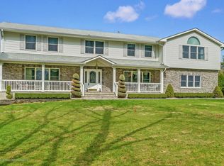 17 Arlington Dr, Marlboro, NJ 07746