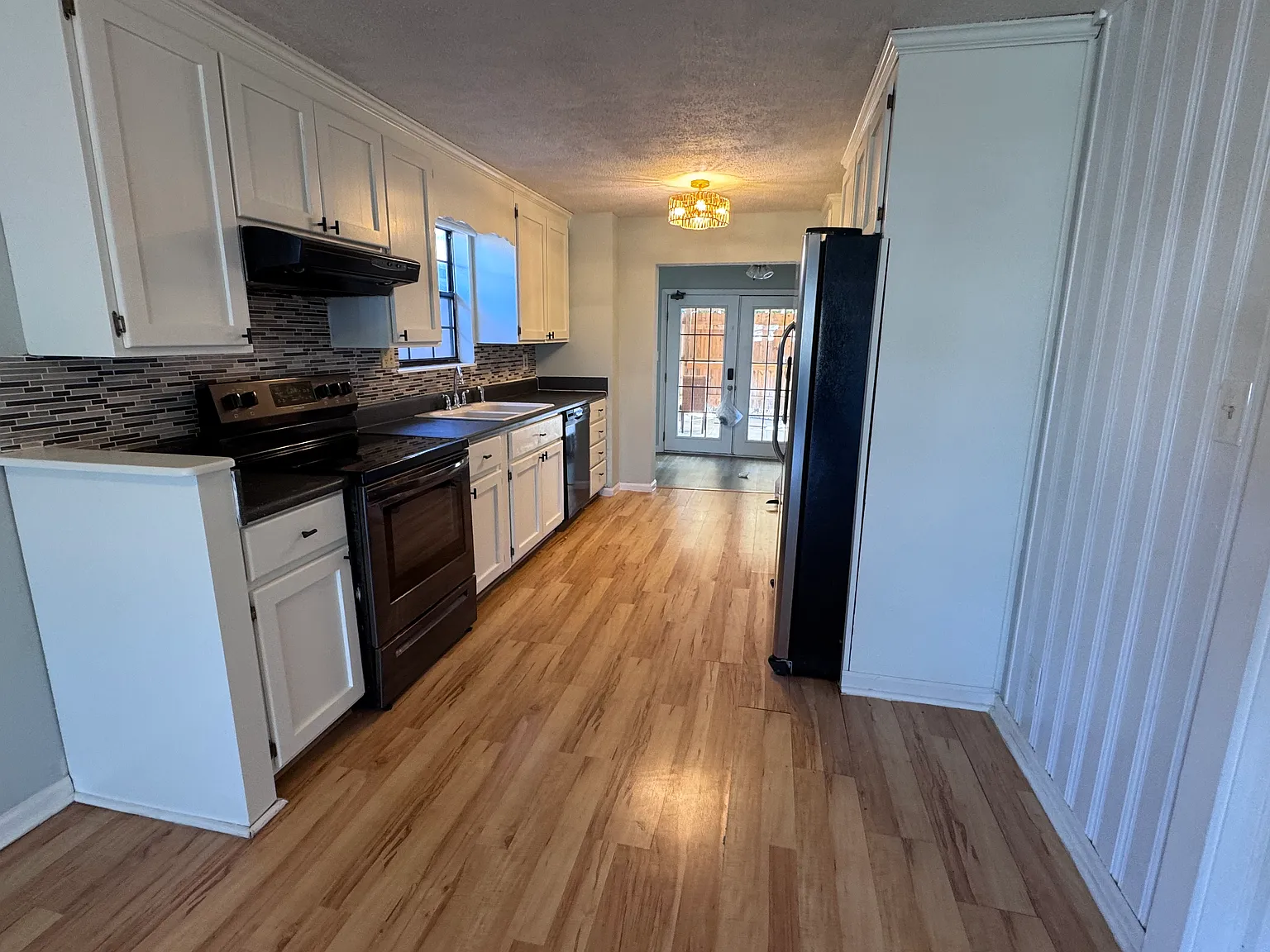 2 bed, 968 sqft, $2,400 — Photo 2