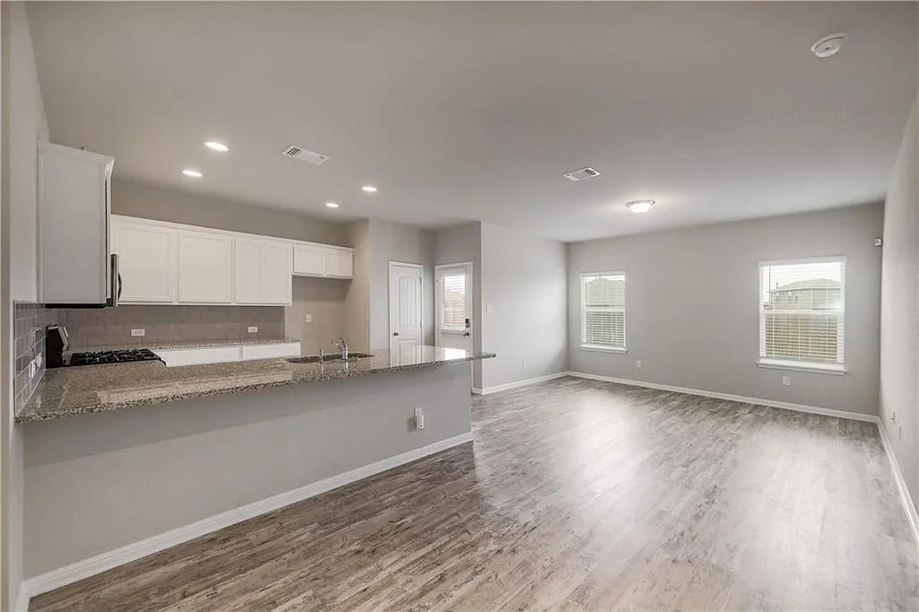 3 bed, 2.0 bath, 1514 sqft, $2,195 — Photo 3