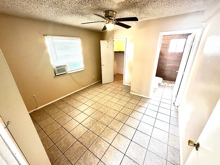 7505 Acapulco Ave — Photo 16