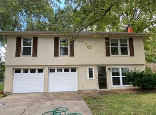 305 SE Brentwood Dr, Lees Summit, MO 64063