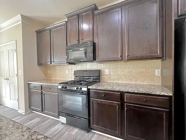 314 Reynoldston Way — Photo 8
