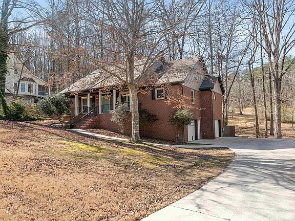 3rd image of 105 Heritage Dr