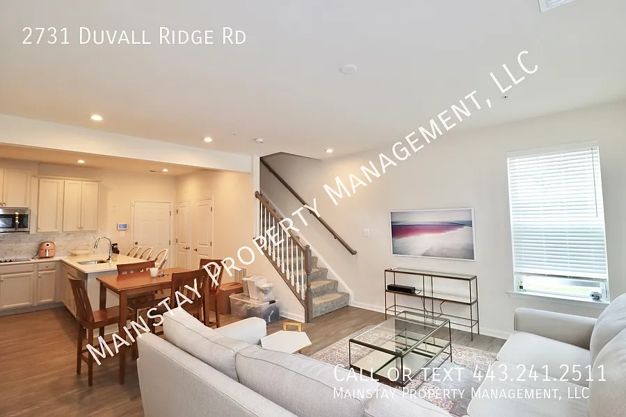 2 Bedroom Plus DEN End Unit Townhome W Garage! — Photo 2