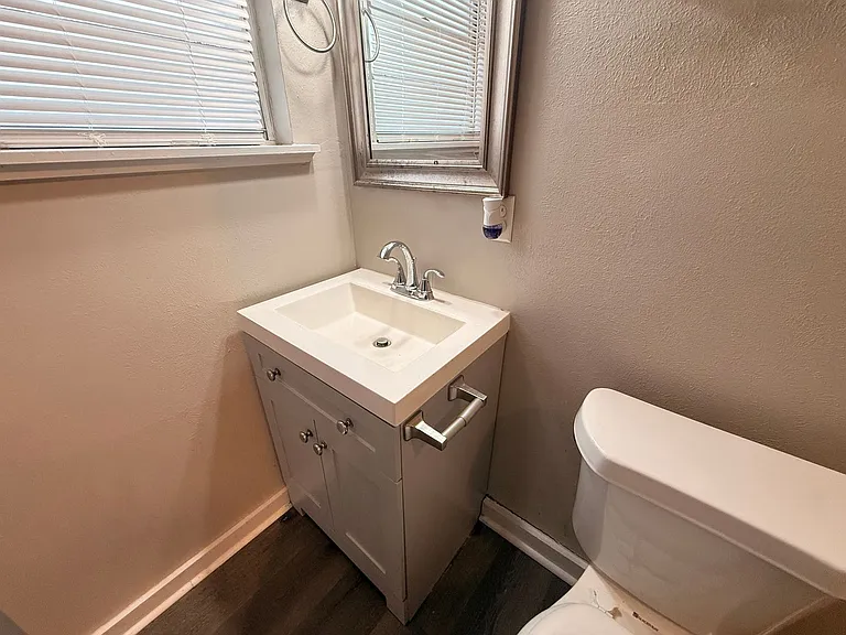 810 Glencrest Ln — Photo 18