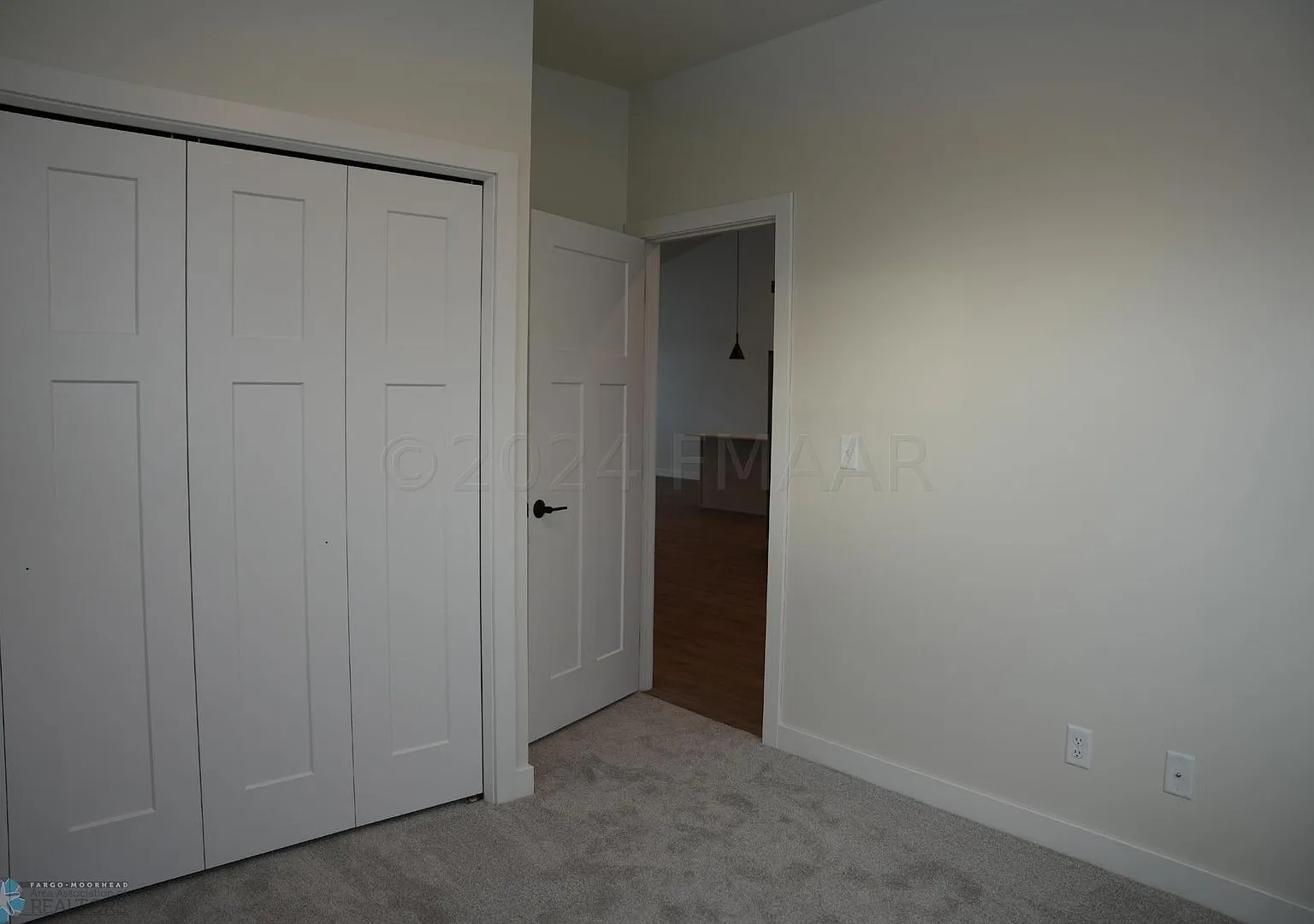 3 bed 2 bath slab on grade Twinhome for rent — Photo 2