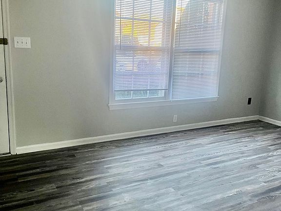 3rd image of 314 Clay St
