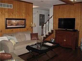 2nd image of 944 Blueberry Ln