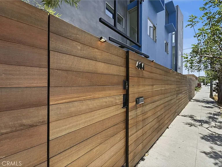 404 Grand Blvd — Photo 4