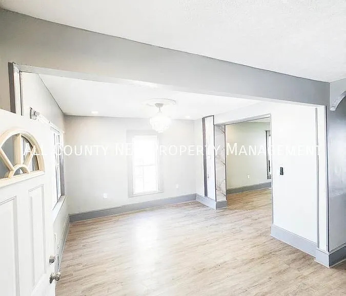10639 Dupont Ave — Photo 16