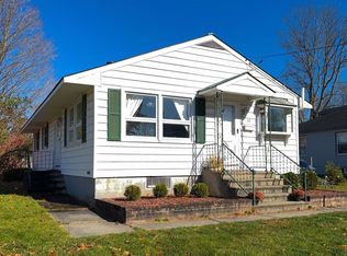 37 Dundee St, St Johnsbury, VT 05819