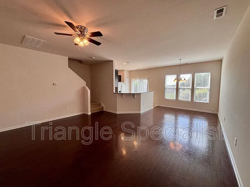3 bed, 2.5 bath, 1564 sqft, $1,685 — Photo 4