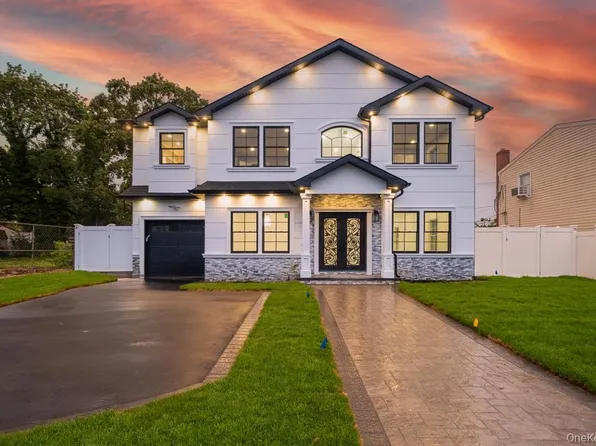 12 Hoover Lane, Bethpage, NY 11714