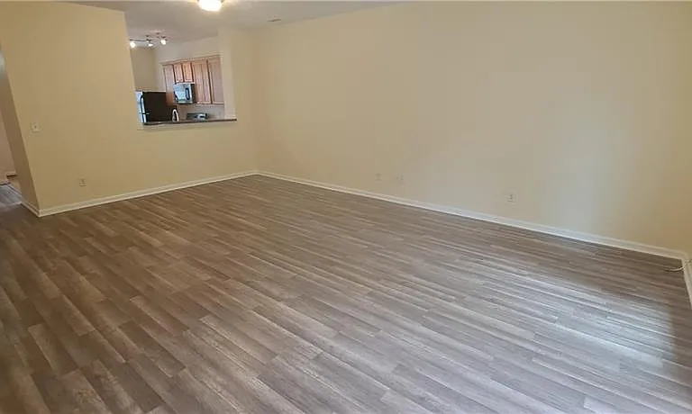 4330 Park Gate Dr — Photo 9