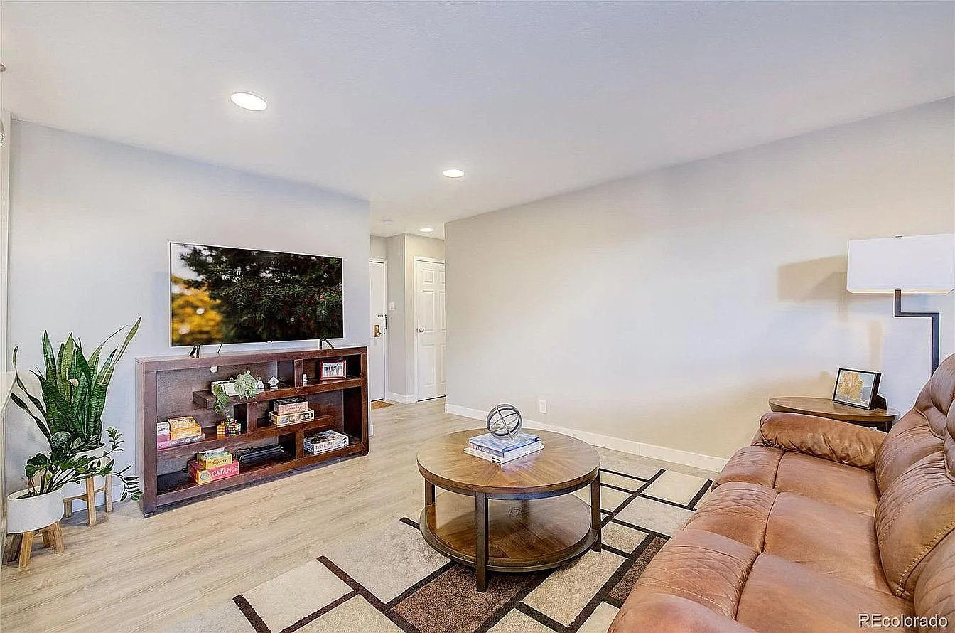 460 S Marion Street Pkwy — Photo 3