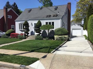 1500 Fraser Ave, Merrick, NY 11566