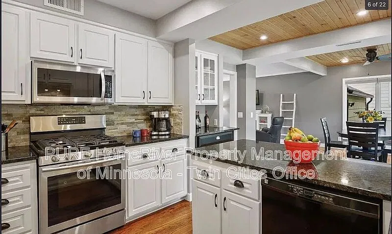 4 bed, 1.5 bath, 2200 sqft, $3,500 — Photo 4