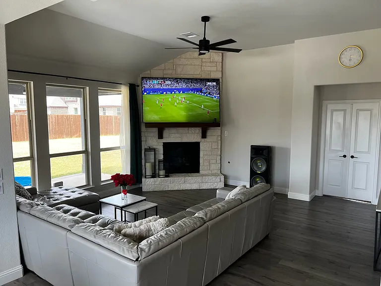 1241 Joseph Earl Dr — Photo 8