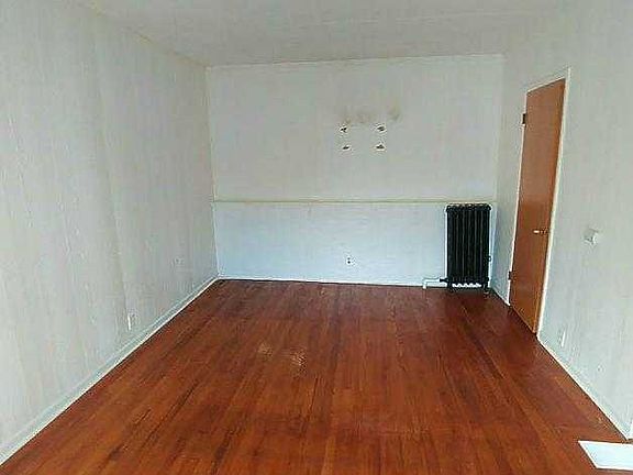 47 STOLL ST- UNIT 1 LIVING RM