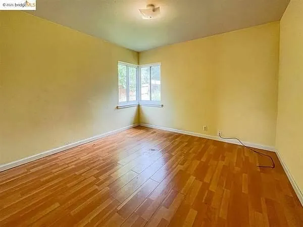 1347 Highland Blvd — Photo 2