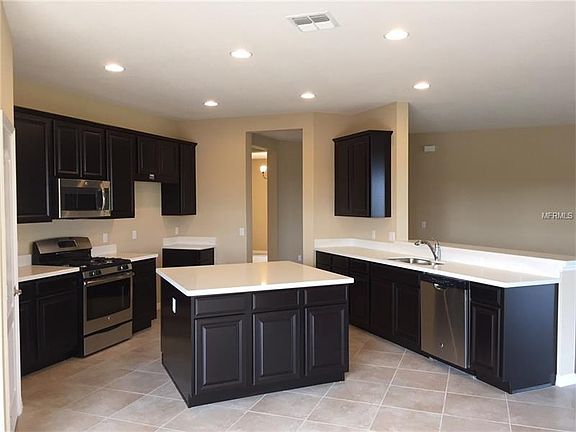 4th image of 5515 Thomas Square Dr