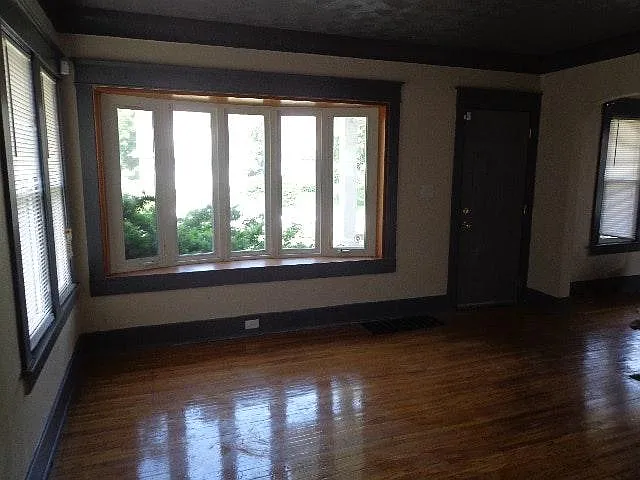 3 bed, 1.5 bath, 1200 sqft, $1,200 — Photo 3