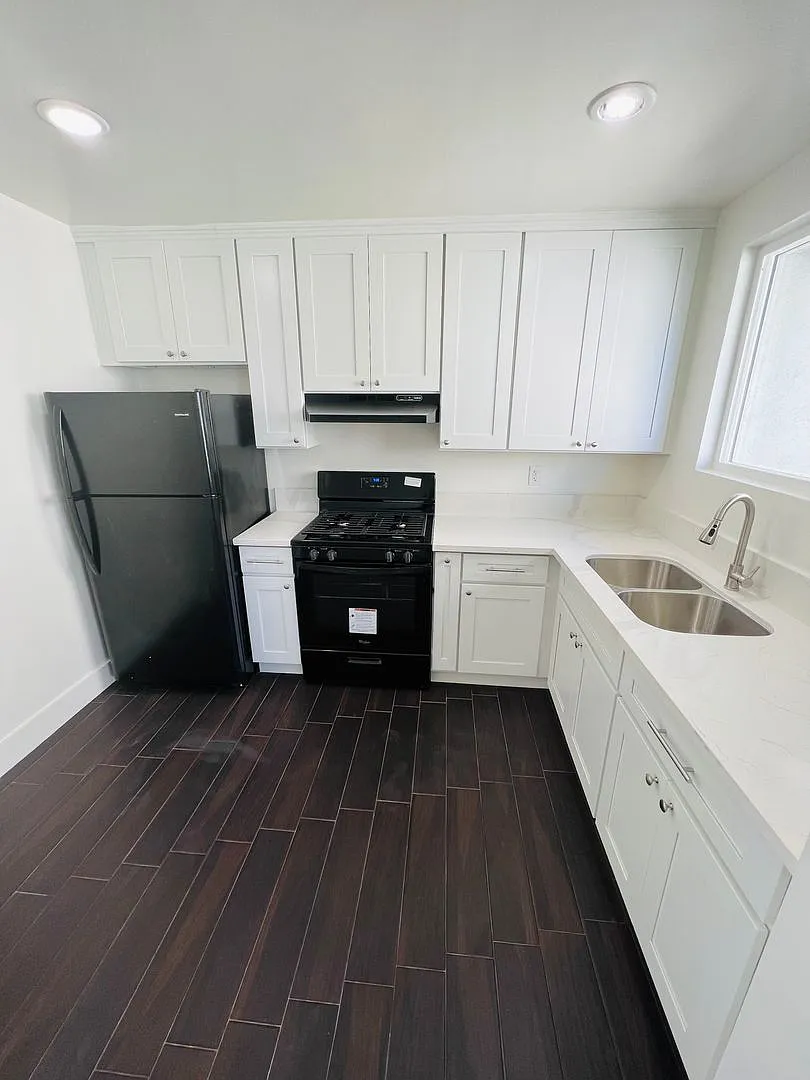 8540 Saturn St — Photo 2