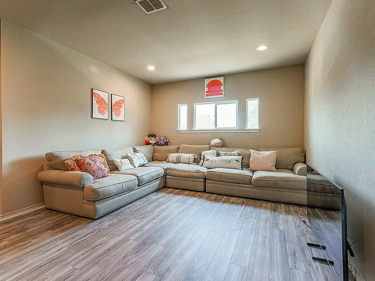 3144 Sandage Ave — Photo 15
