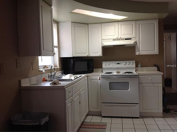 3rd image of 3427 Silver Hill Dr