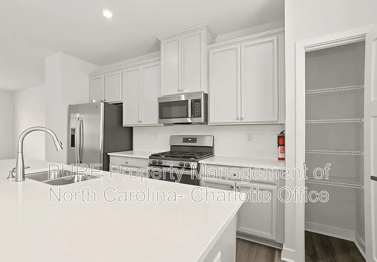2140 Autumn Cyprus Ave — Photo 10