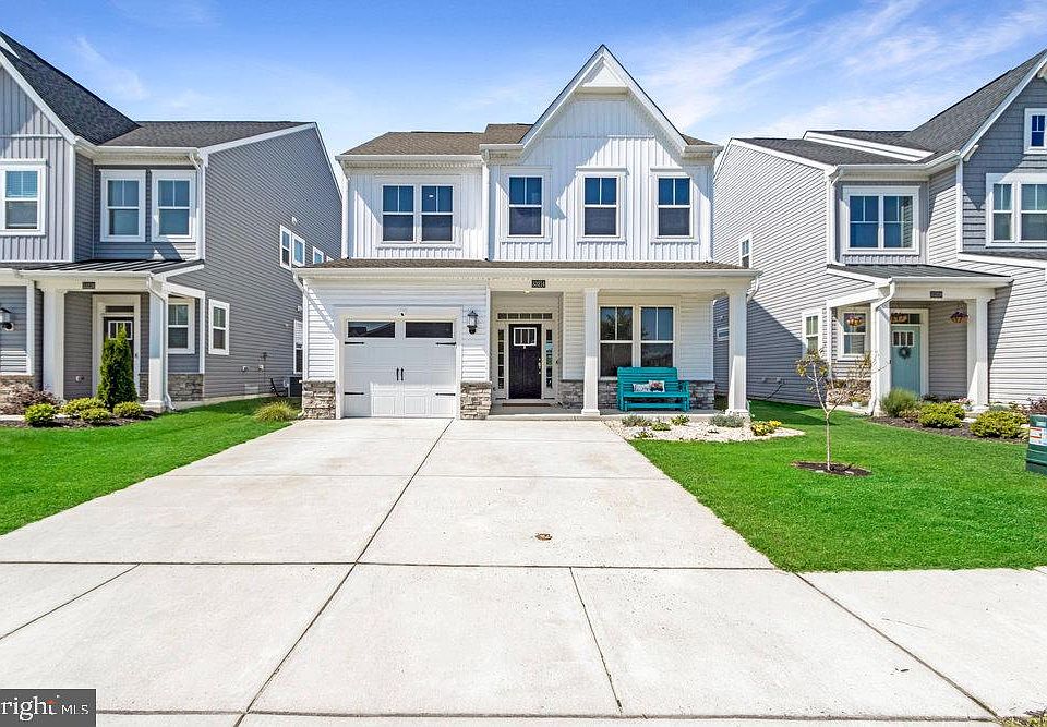 1st image of 33214 Claremont Ct