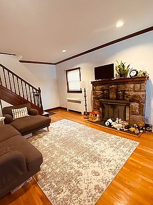 4th image of 6352 Ellwell Cres Floor 1