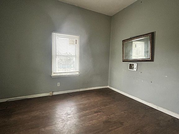 3rd image of 395 Lincoln Ave