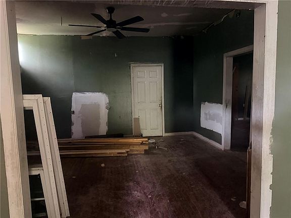 4th image of 2337 Huffman St