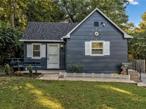 1302 S Hedges Ave, Independence, MO 64052