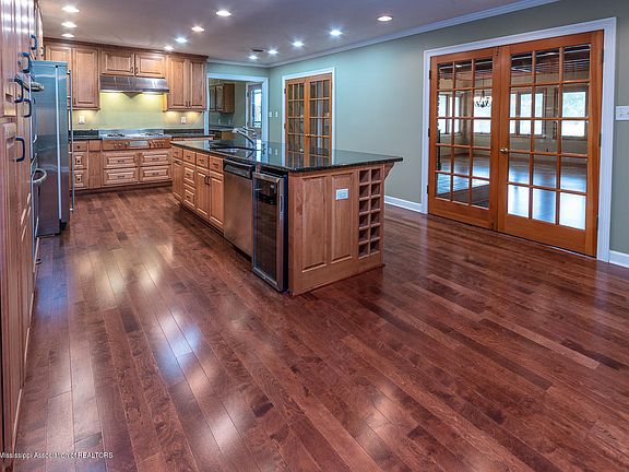 5th image of 8115 Cedar Hill Ln