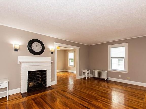 5th image of 111 Grosvenor Ave