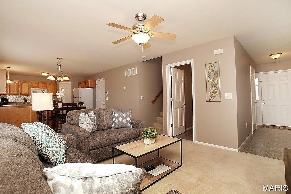 2 bed, 2.5 bath, 1334 sqft, $2,100 — Photo 3