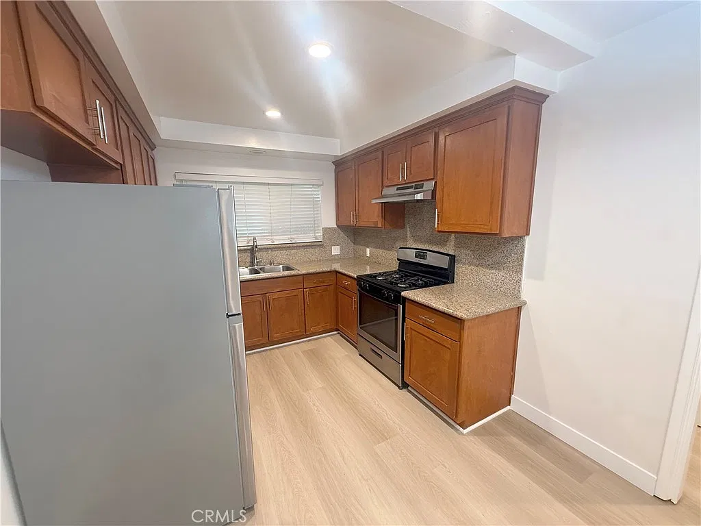 2 bed, 850 sqft, $3,195 — Photo 3