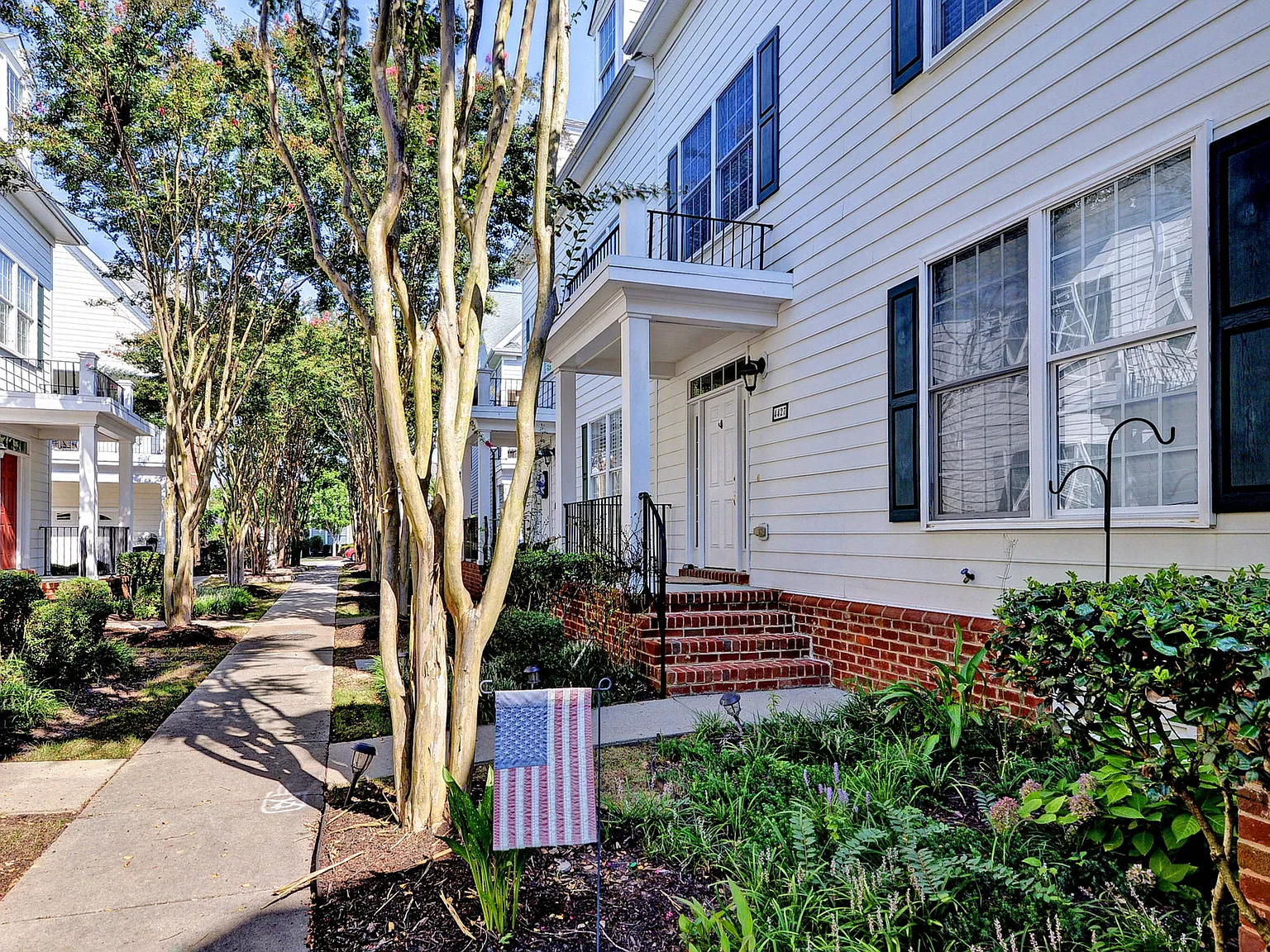 3 bed, 2562 sqft, $2,995 — Photo 4
