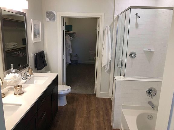 5th image of 5055 Amesbury Dr